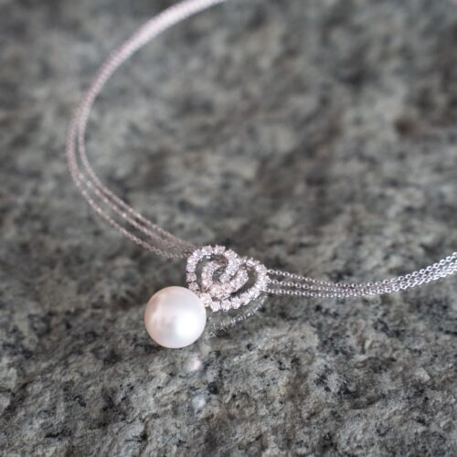 Collana oro bianco perla e diamanti
